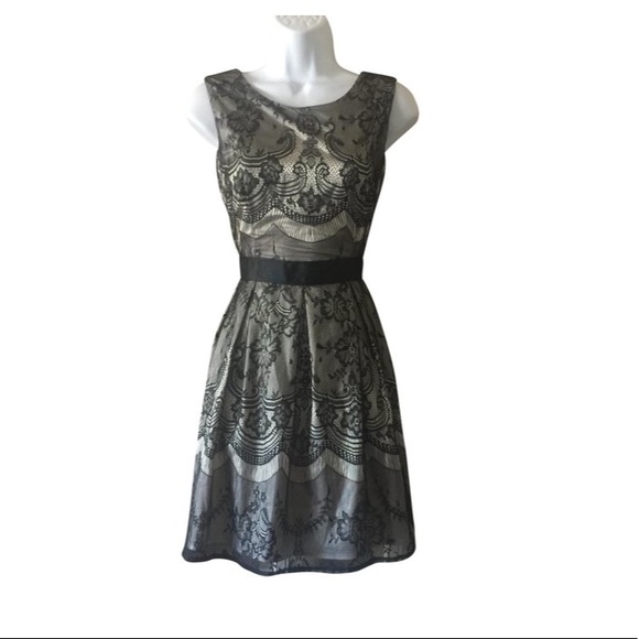 London Dress Company Dresses & Skirts - London Lace Dress